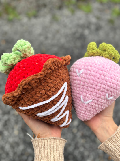 Peluche fraise géante